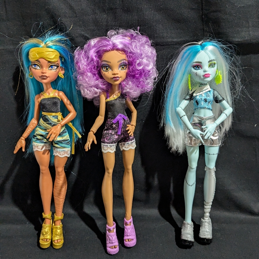 3 Monster High Dolls Buried Secrets &  Skultimate Secrets Mattel